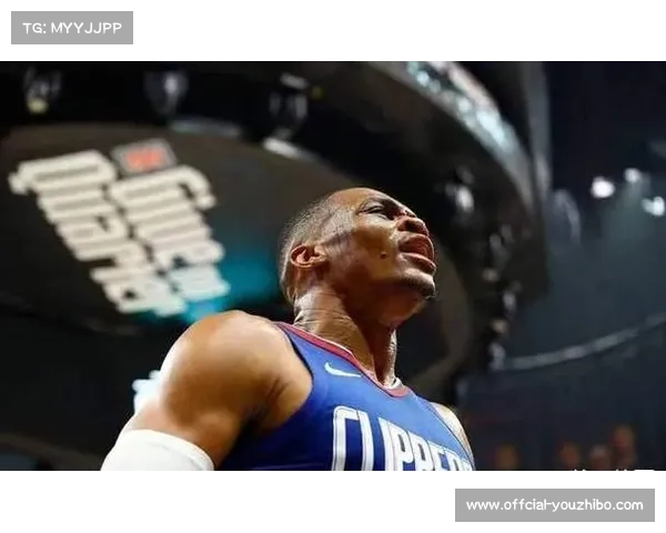 雷霆主场致敬名宿威斯布鲁克，亚历山大继承其号码